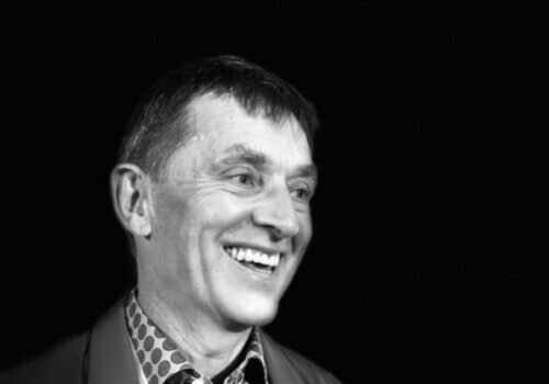 „Viesť vojnu proti vapingu je absurdný nezmysel,“ hovorí Mark Tyndall, kanadský expert na harm reduction