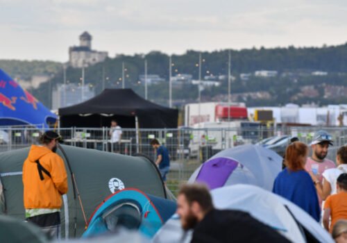 Festival Grape 2025 očakáva desaťtisíce návštevníkov, ľudí lákajú zahraniční aj domáci interpreti