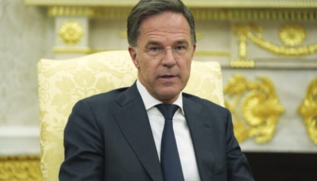 NATO bude Ukrajine zbrane dodávať bez ohľadu na výsledok schôdzky Trumpa s Putinom, povedal Rutte