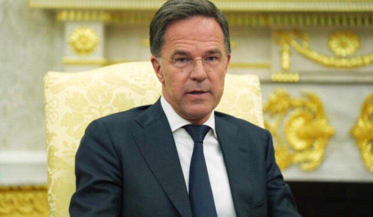 NATO bude Ukrajine zbrane dodávať bez ohľadu na výsledok schôdzky Trumpa s Putinom, povedal Rutte