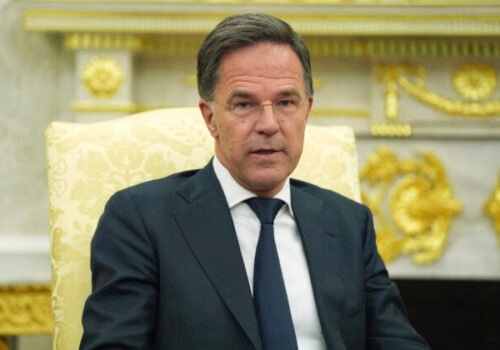 NATO bude Ukrajine zbrane dodávať bez ohľadu na výsledok schôdzky Trumpa s Putinom, povedal Rutte