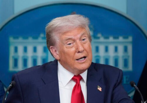 Trump sa pred cestou na Aljašku dvakrát pomýlil a povedal, že ide do Ruska
