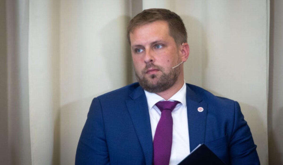 Odvolávanie ministra Šaška sa nekonalo, mimoriadnu schôdzu museli odložiť – VIDEO
