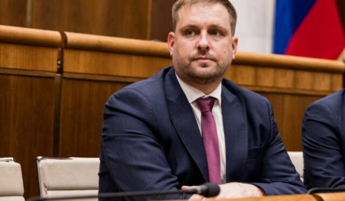Odvolávanie Šaška sa nezačalo ani vo štvrtok, schôdzu presunuli na september – VIDEO
