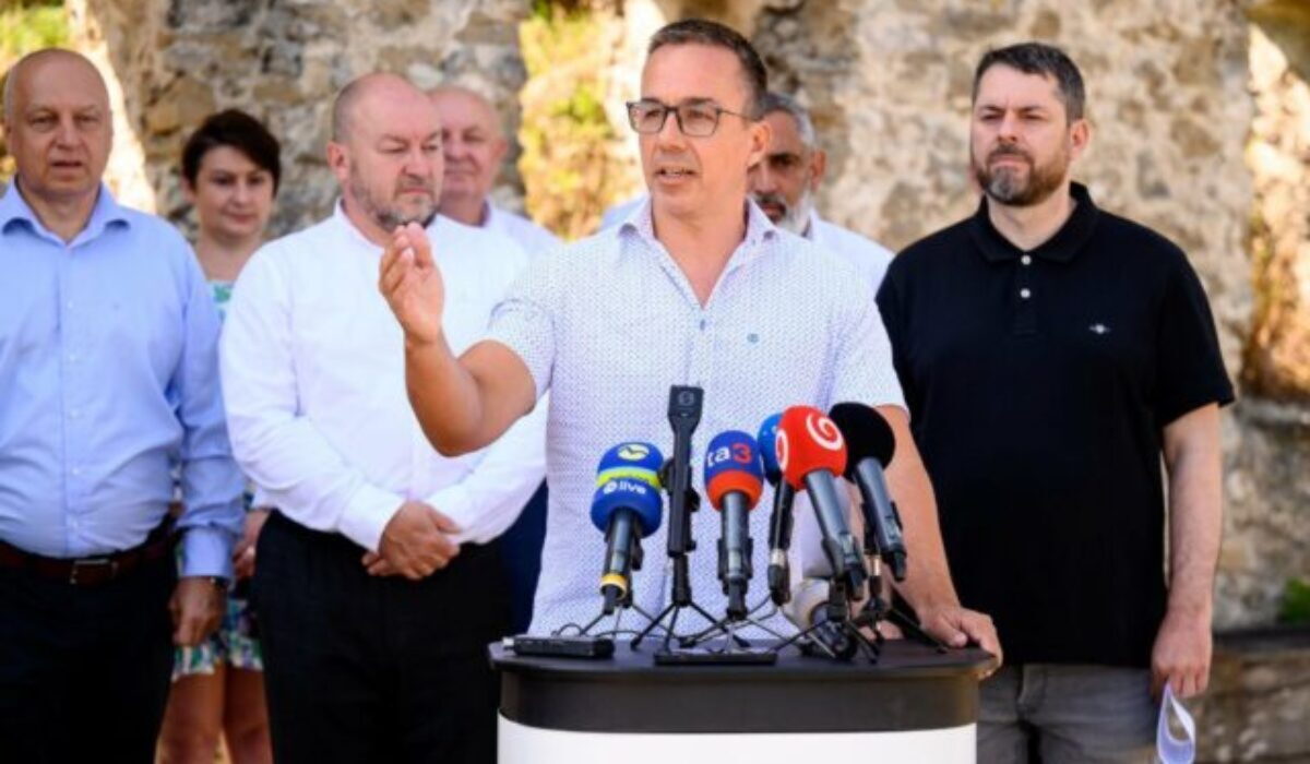 Projekt Ľudia a hrady priniesol prácu 450 nezamestnaným a oživil historické pamiatky – VIDEO, FOTO