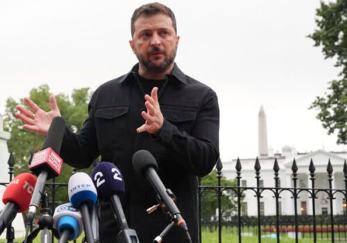 Trump oznámil, že začal organizovať schôdzku Putina a Zelenského