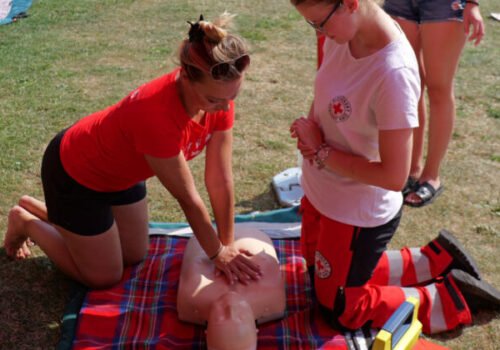 Ovládať v lete prvú pomoc môže zachrániť život, poistenie zase ušetrí peniaze