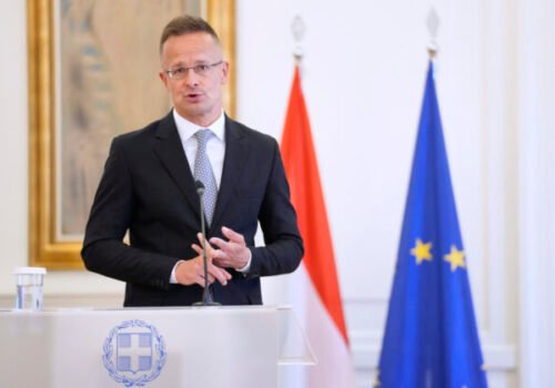 Šéf maďarskej diplomacie vyhlásil, že Budapešť je pripravená hostiť mierové rozhovory o Ukrajine