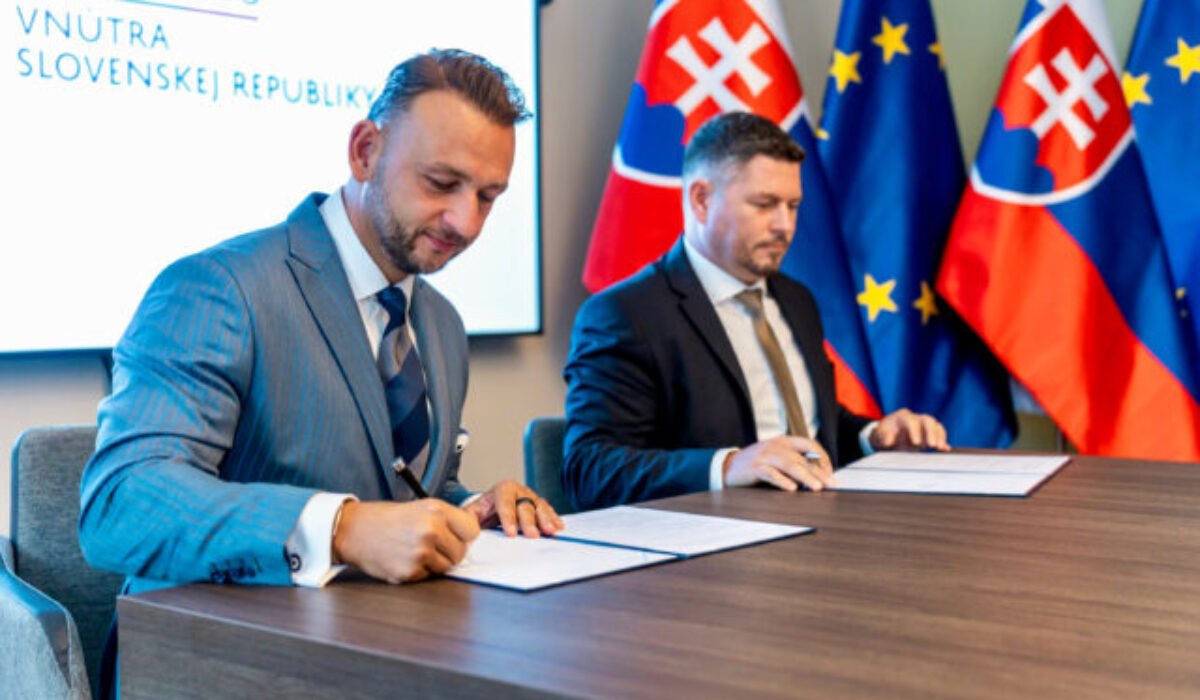 Štátne bytové agentúry pomôžu rezortu s ubytovaním zamestnancov, podľa Šutaja Eštoka ide o krok správnym smerom