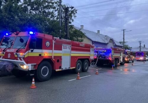 V Košiciach horel rodinný dom, prácu hasičov komplikovali nahromadené odpadky pred domom aj v interiéri