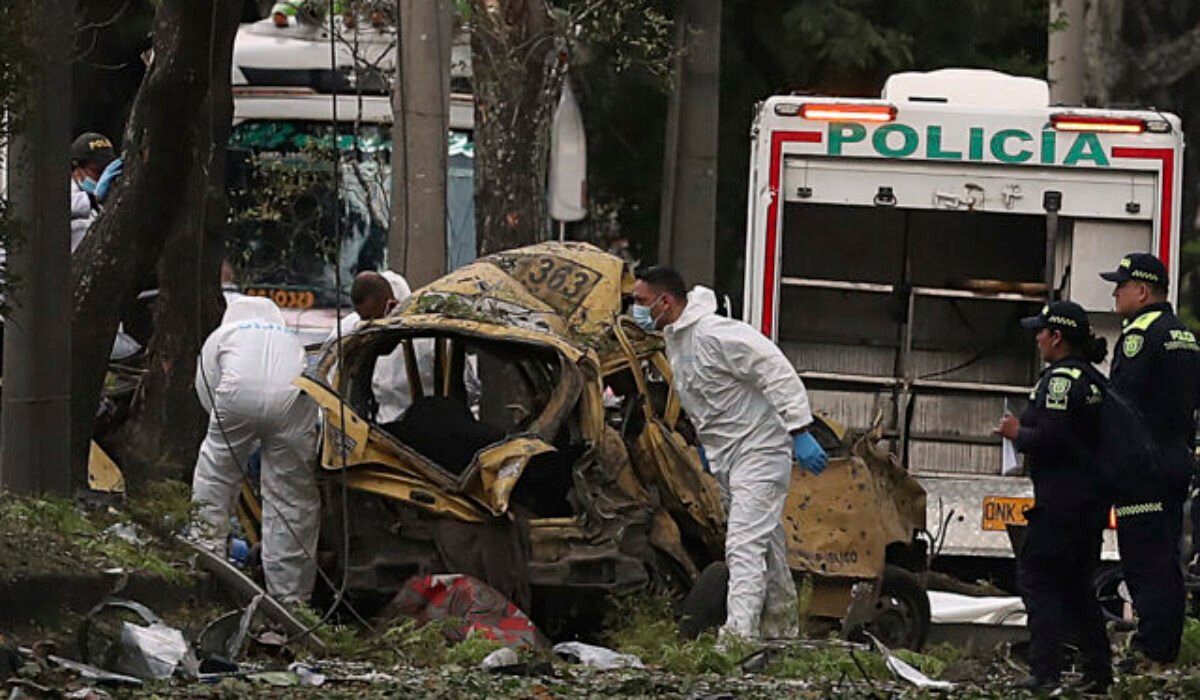Výbuch bomby v Kolumbii pred vojenskou leteckou školou zabil najmenej päť ľudí