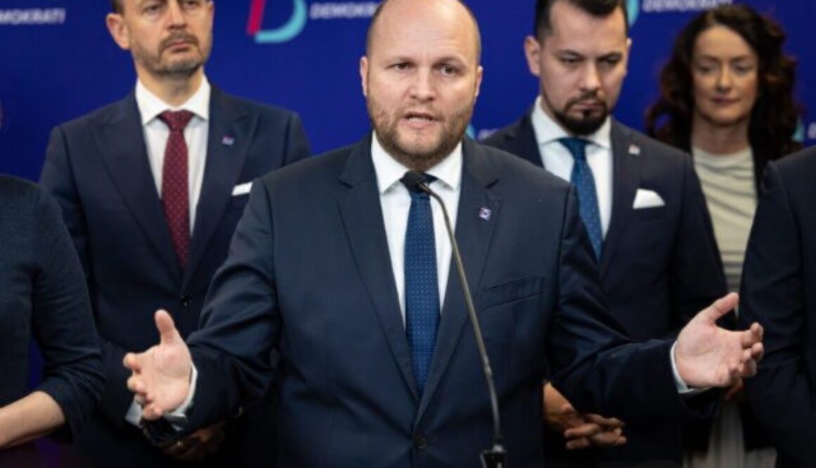 Najnovší prieskum poslal do parlamentu aj stranu Demokrati, Smer má preferencie stabilné a Hlas je štvrtý