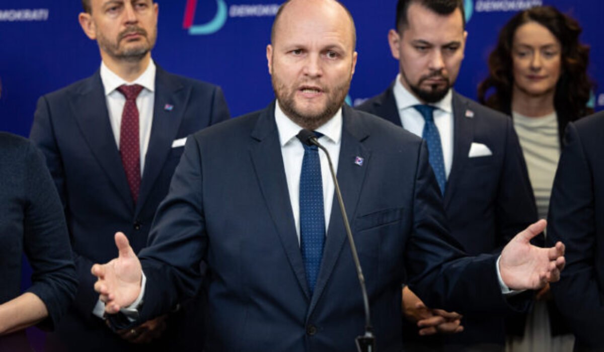 Fico sa bojí porážky, tvrdia Demokrati a ostro protestujú proti snahám premiéra presúvať termín komunálnych volieb