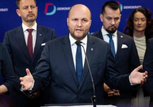 Najnovší prieskum poslal do parlamentu aj stranu Demokrati, Smer má preferencie stabilné a Hlas je štvrtý