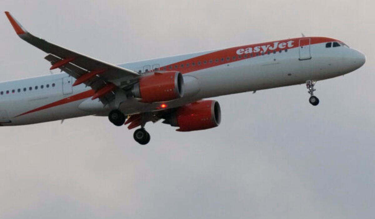 U pasažiera prepukla lietadlová choroba, stroj Easyjet musel urobiť otočku a vrátiť sa na letisko
