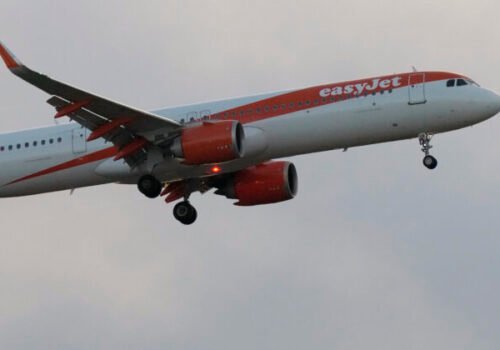 U pasažiera prepukla lietadlová choroba, stroj Easyjet musel urobiť otočku a vrátiť sa na letisko