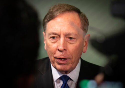 Prekážkou mieru na Ukrajine je Putin, hovorí Petraeus