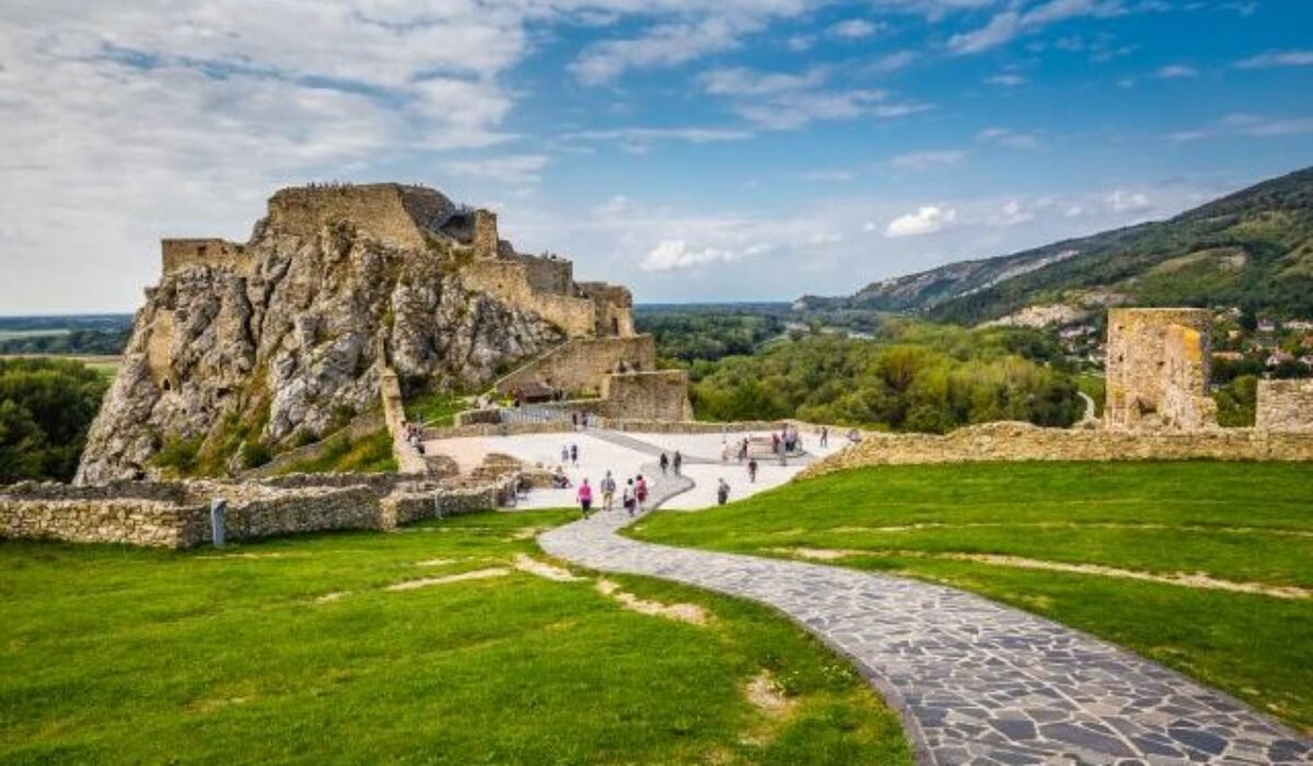 Slovensko má za sebou rekordný august, počet ubytovaných hostí priniesol turizmu historický míľnik
