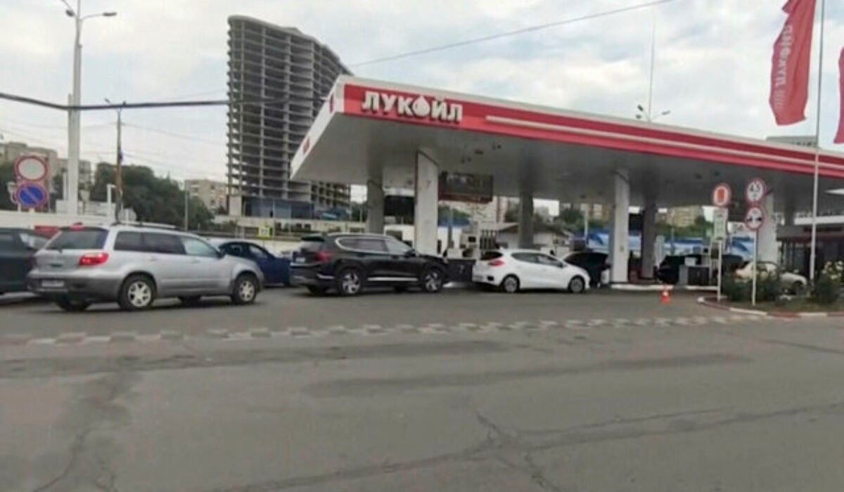 Rusko predĺžilo zákaz vývozu benzínu v snahe znížiť ceny