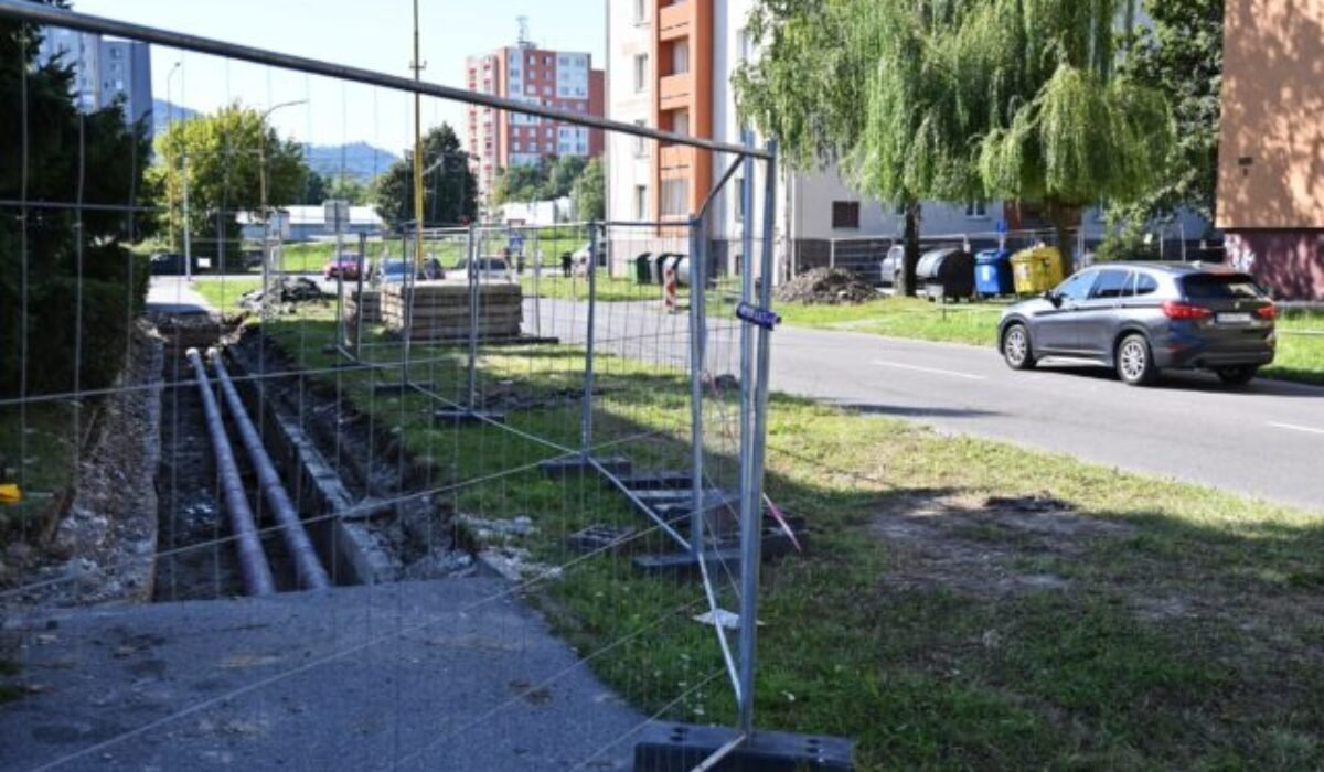 Havária potrubia na Pugačevovej ulici v Humennom odstaví počas sviatku od teplej vody takmer celé mesto