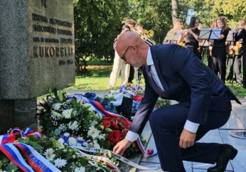 Opozícia si pripomenula výročie vypuknutia SNP. Posolstvo hrdinov SNP je dôležité aj dnes, uvádza SaS