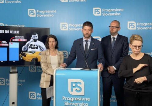 Šimečka tvrdí, že Pavol Gašpar nemá vo funkcii šéfa SIS čo hľadať, po nehode by mal odstúpiť