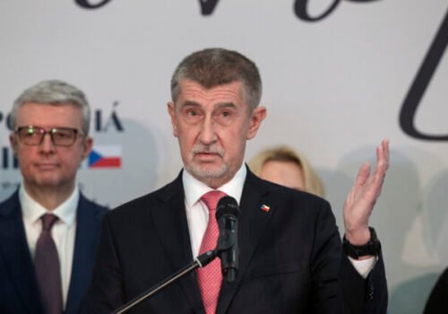 České hnutie expremiéra Babiša sa oslabilo, ale aj tak by voľby vyhralo