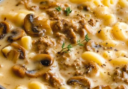 Lahodná cheeseburgerová polievka – krémová dobrota, ktorá zahrieva