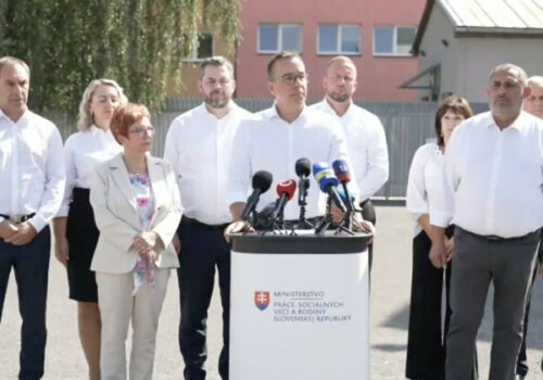 Práca namiesto dávok vstúpila do platnosti. Prednosť podľa Tomáša dostanú reálne pracovné miesta, nielen obecné služby – VIDEO