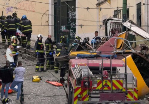 Počet obetí havárie lanovky v Lisabone stúpol. Sú medzi nimi aj Slováci? – FOTO