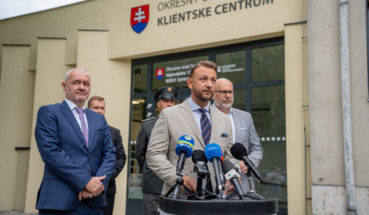 Senica má nové klientske centrum Okresného úradu, otvorilo ho ministerstvo Šutaja Eštoka – VIDEO, FOTO