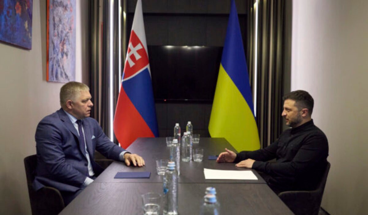 Fico v Užhorode rokoval s ukrajinským prezidentom Zelenským, stretnutie ocenil aj Pellegrini