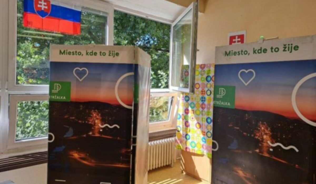 Petržalka si volí nového starostu, kandidátmi sú Hrčka a Mravec
