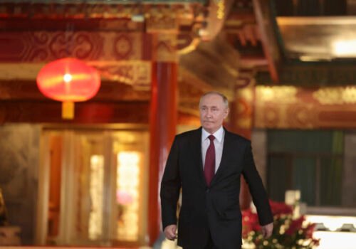 Putinov mrazivý stisk ruky, ktorý môže signalizovať ďalšiu vojnu ruského diktátora, píše The Mirror