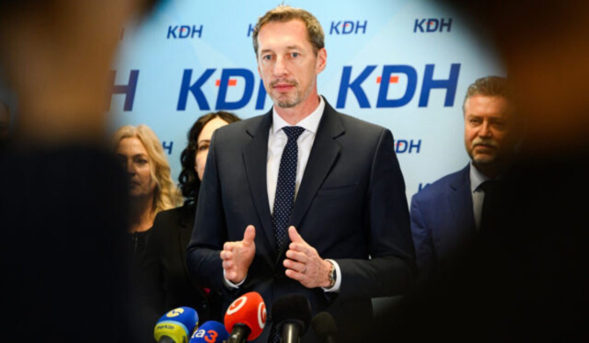 Kresťanskí demokrati vyzývajú prezidenta, aby podal podnet na disciplinárne konanie voči riaditeľovi SIS Gašparovi