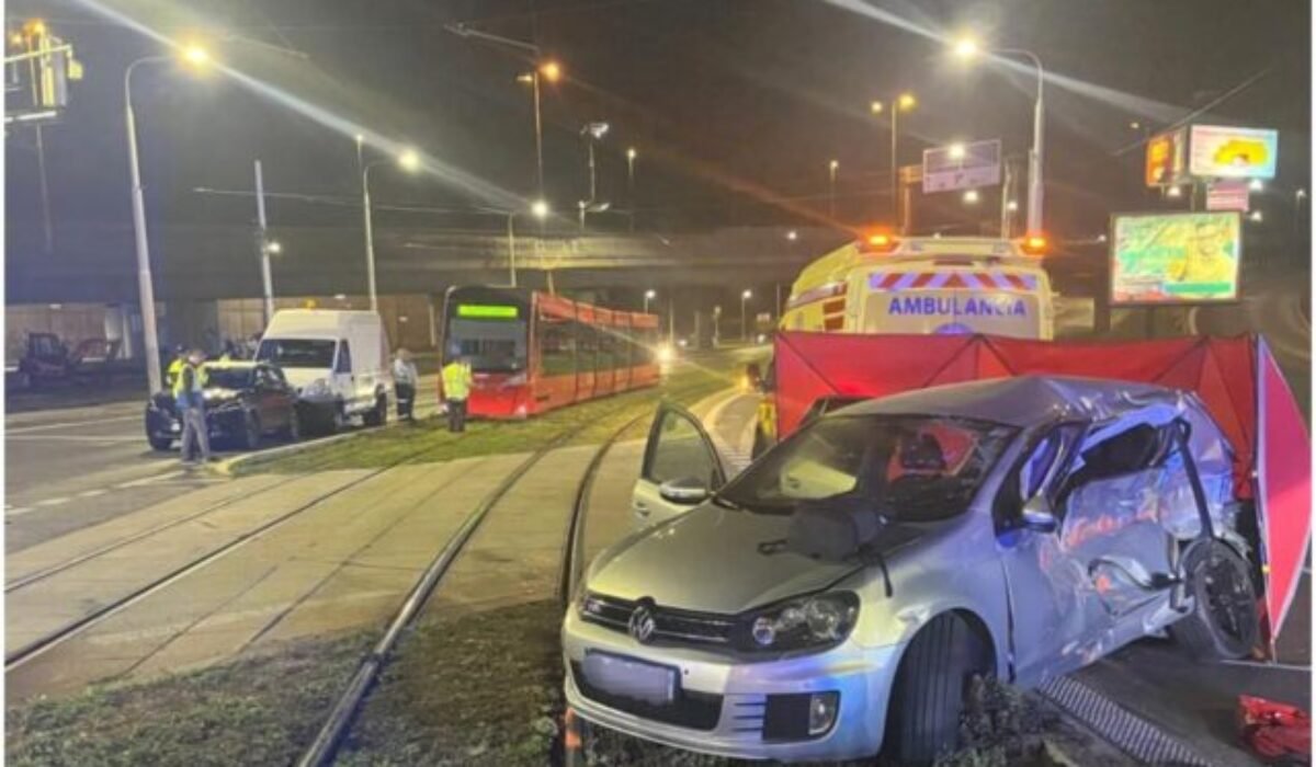 Vodič auta nedal prednosť električke, spolujazdkyňa zrážku neprežila