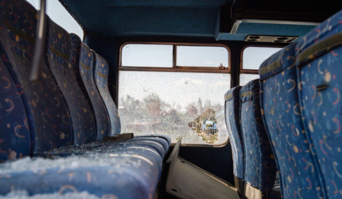 Havaroval autobus s deťmi, na mieste je viac ako 30 zranených