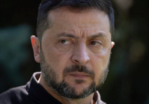 Ruská bomba zasiahla civilistov pri vyplácaní dôchodkov, Zelenskyj hovorí o vyše 20 obetiach – VIDEO