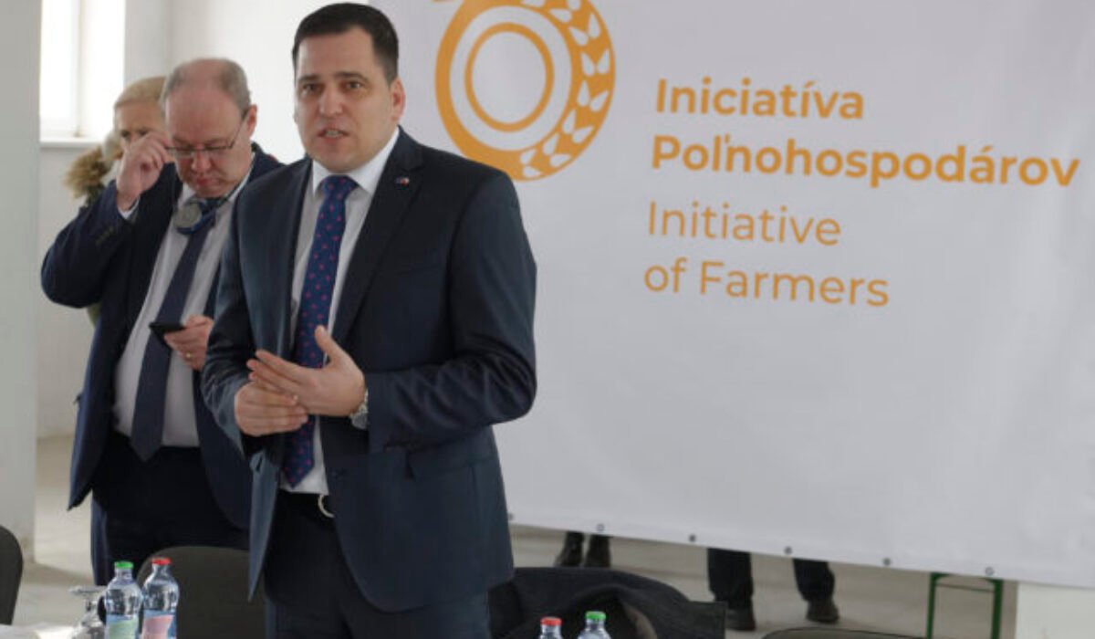 Eurofondy na Slovensku ohrozuje klientelizmus a netransparentnosť, varuje Zdechovský