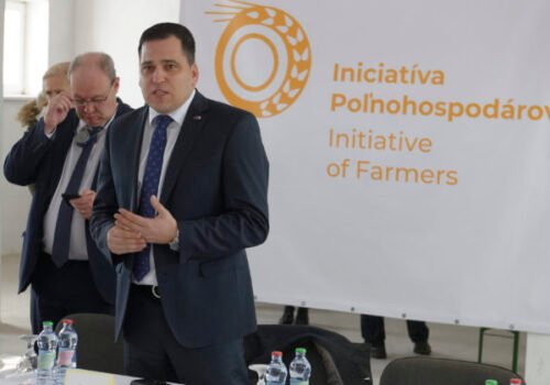 Eurofondy na Slovensku ohrozuje klientelizmus a netransparentnosť, varuje Zdechovský