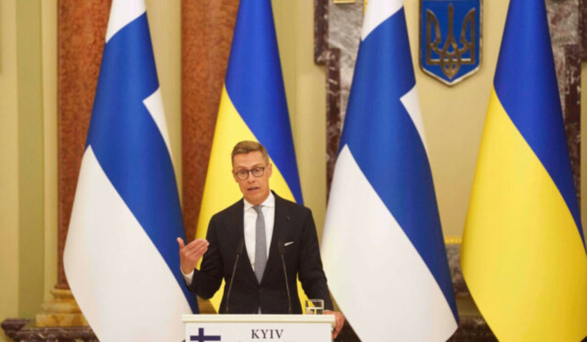 Fínsky prezident natvrdo: Maďarsko a Slovensko kŕmia ruskú armádu