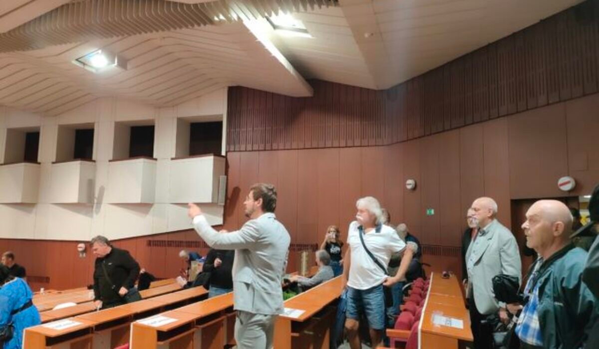 Búrlivá diskusia. Košickí poslanci rokovali o petícii za zachovanie pomníka na Námestí osloboditeľov