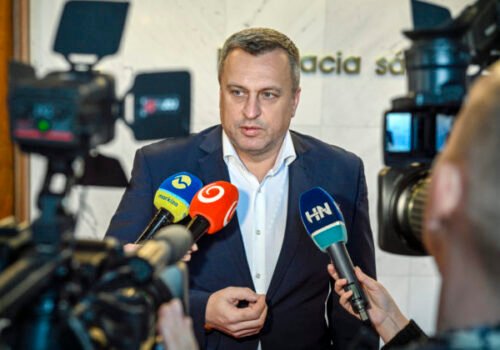 Danko tvrdí, že Radačovský so stranou už nekomunikuje, klub udržali len vďaka poslancovi zo Smeru