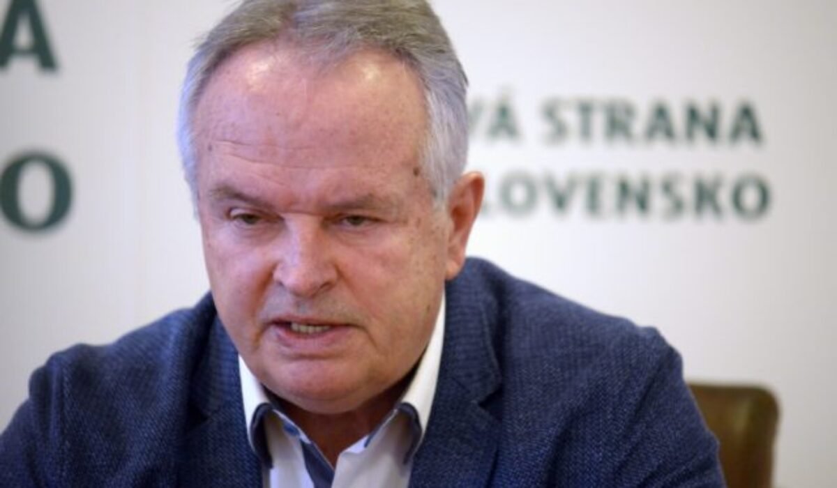 Blanár zatiaľ nepotvrdil veľvyslanectvo pre Radačovského, politické nominácie sú však vraj bežné