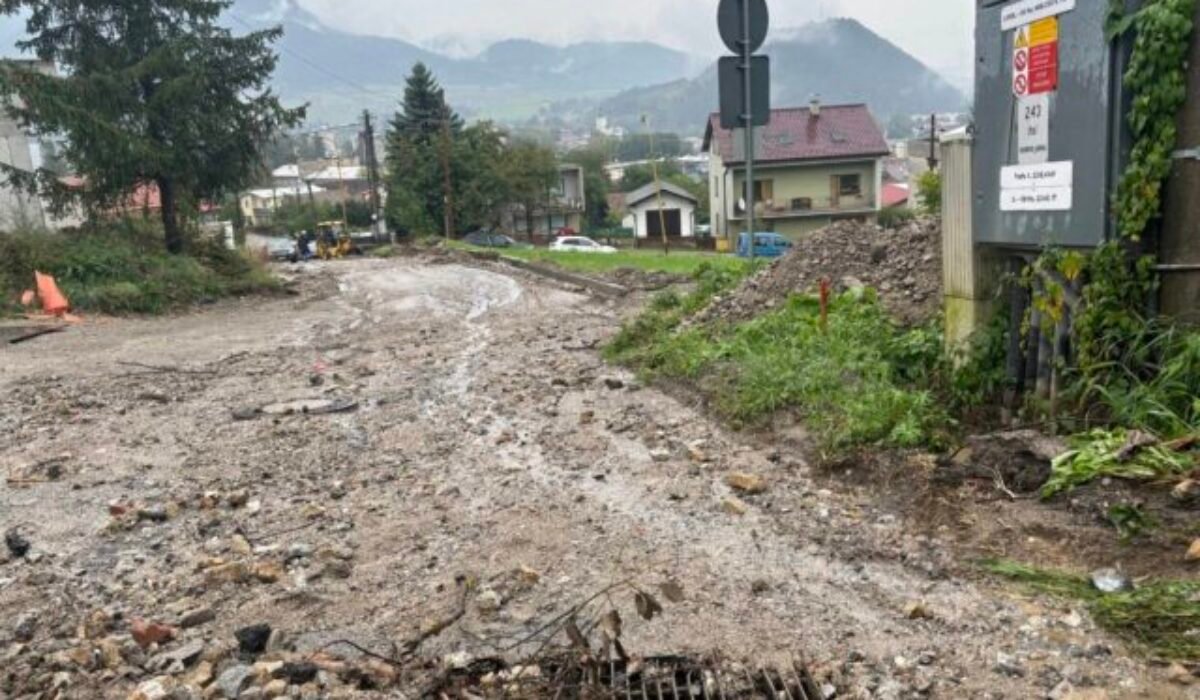Ružomberok vyhlásil mimoriadnu situáciu, extrémne dažde ohrozujú obyvateľov aj majetok – VIDEO, FOTO