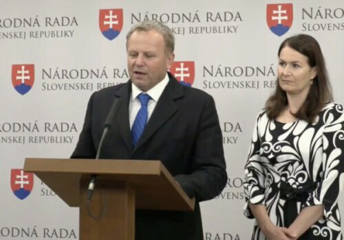 Spor o sociálne podniky sa vyhrocuje. Liberáli hovoria o podvodoch, ministerstvo o pokrytectve opozície – VIDEO