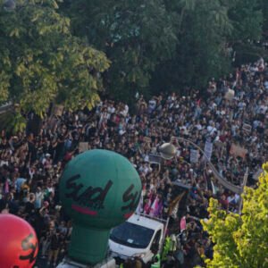 Proti úsporným opatreniam po celom Francúzsku protestovali státisíce ľudí