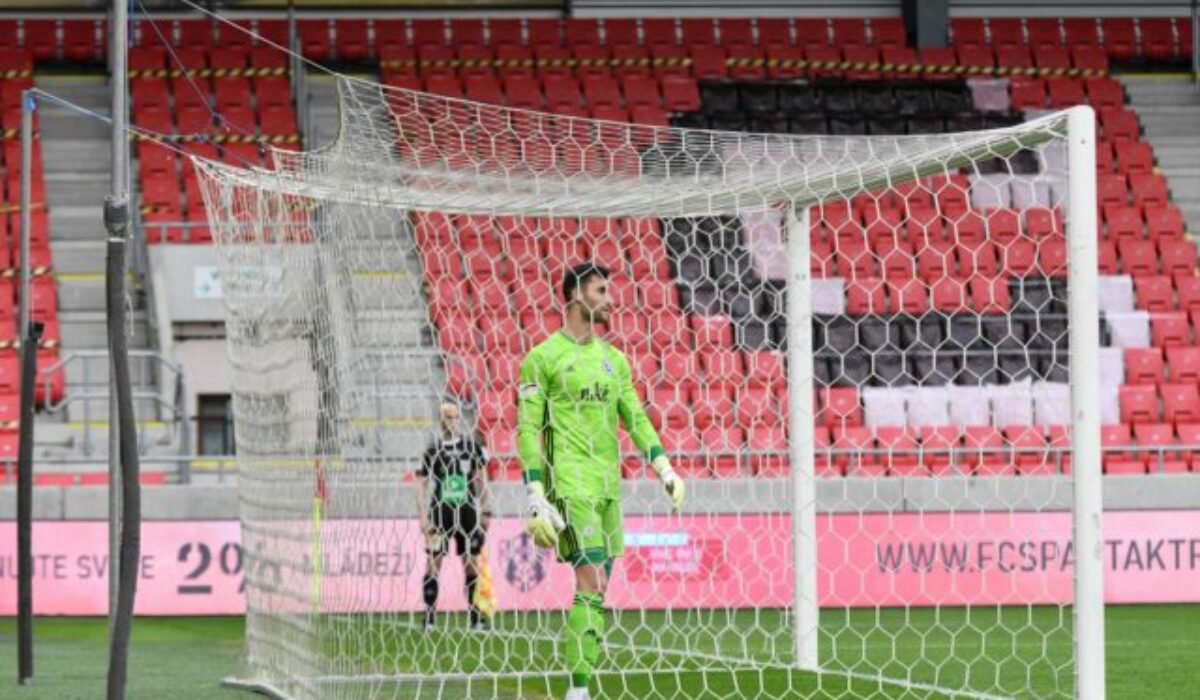 Exslovanisti s vydarenými debutmi v základnej zostave. Strelec s gólom, Greif s čistým kontom