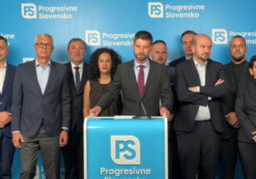 Ficova úchylná obsesia mojou rodinou je za všetkými čiarami, tvrdí Šimečka – VIDEO