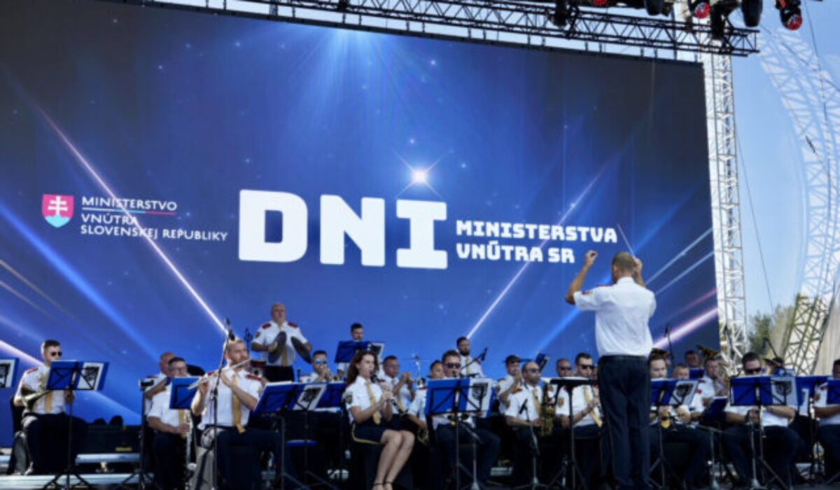 Hasiči a policajti opäť dokázali, že sú hrdinami. Ministerstvo im odovzdalo pamätné medaily za záchranu životov – FOTO